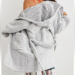 Aerie Sherpa Robe in True Black